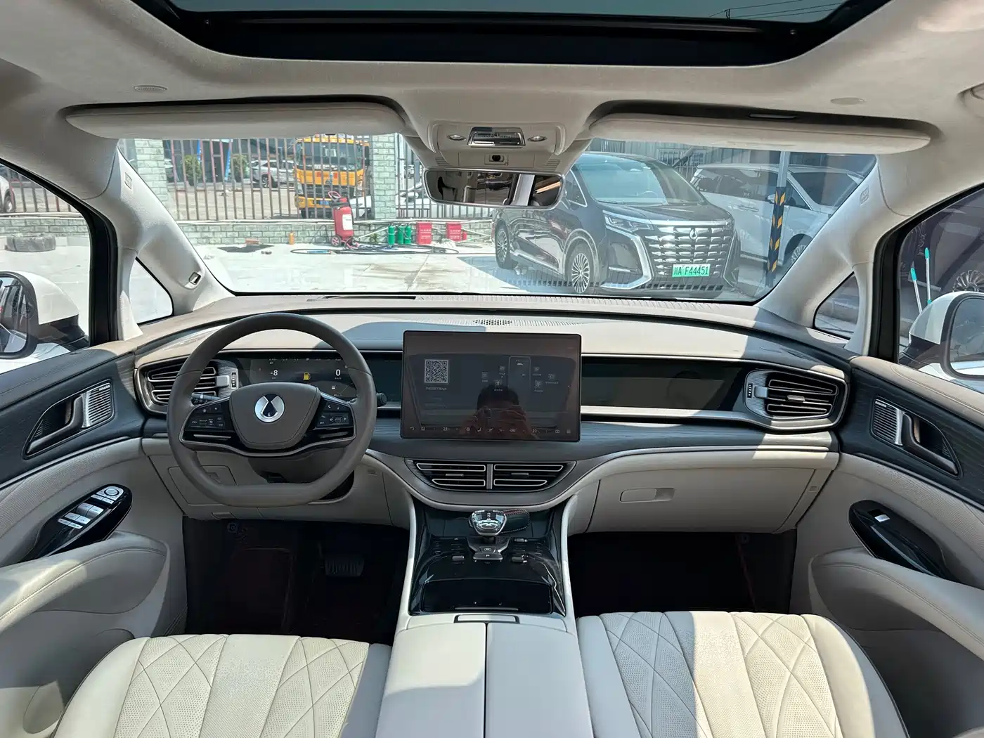 Denza D9 2023 2022 DM-i 970 AWD Flagship