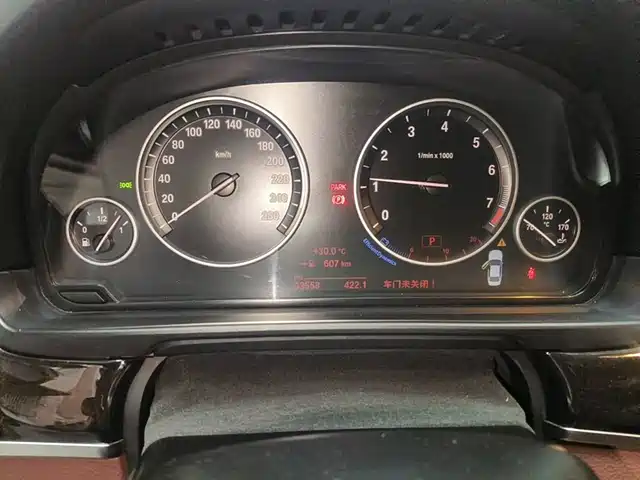 BMW 5 Series 2014 525Li Leading — фото 4