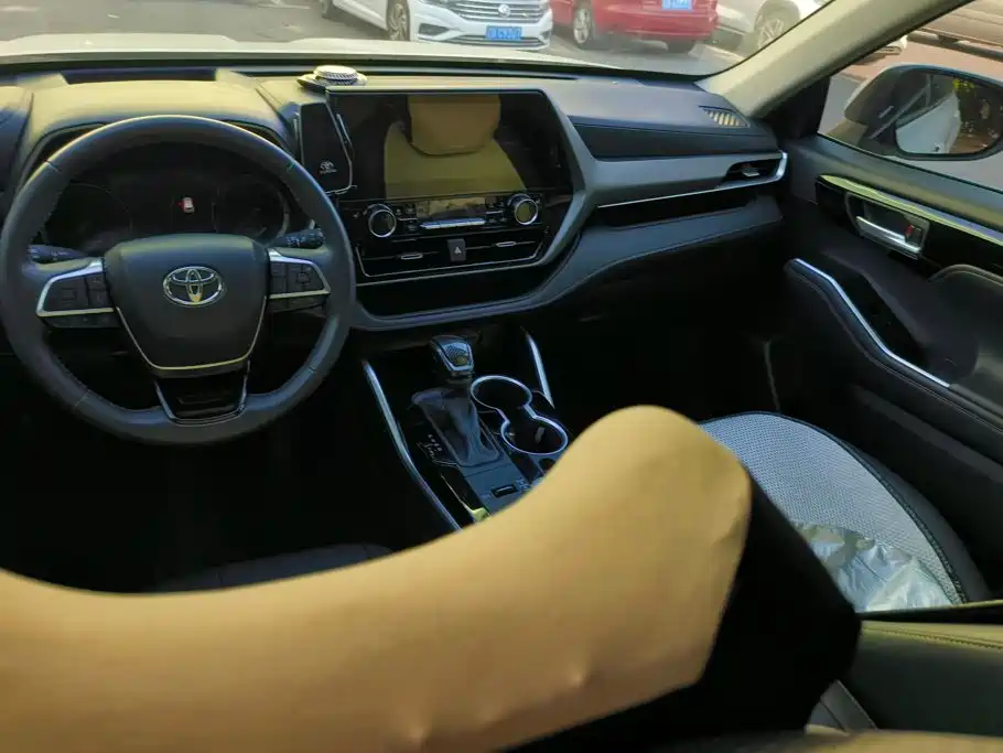Photo 12 - Toyota Highlander