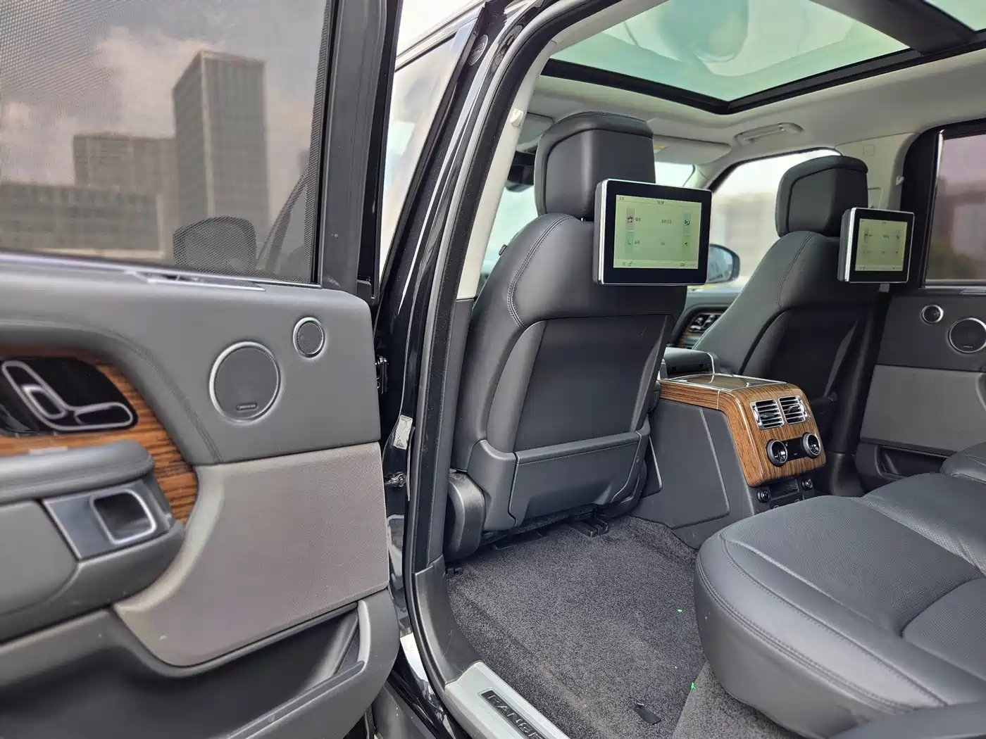 Land Rover Range Rover 2019 3.0 SC V6 Heritage Extended Edition фото 8