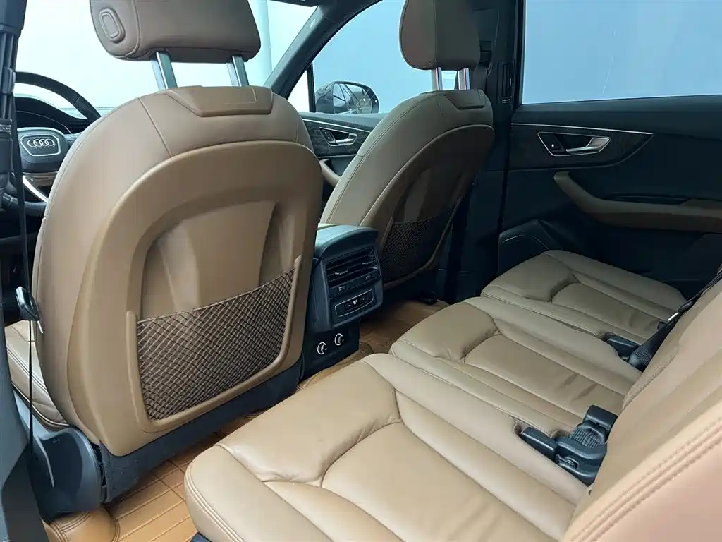 Audi Q7 2020 55 TFSI quattro Black Warrior Exclusive Edition фото 26