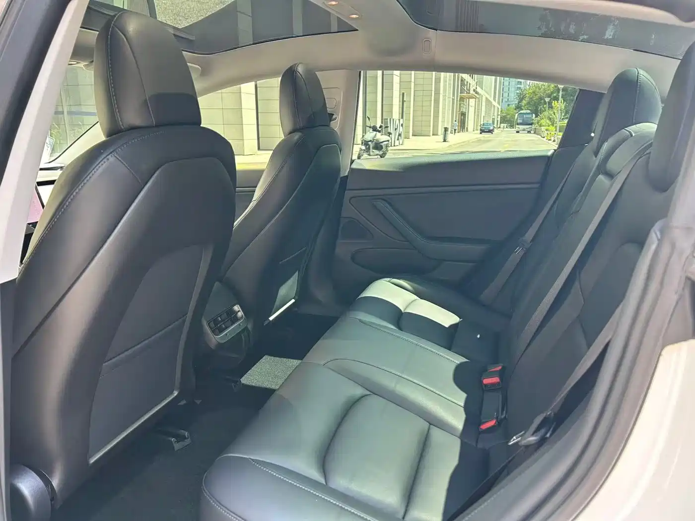 Tesla Model 3 (Import) 2019 2019 Long Range RWD Version
