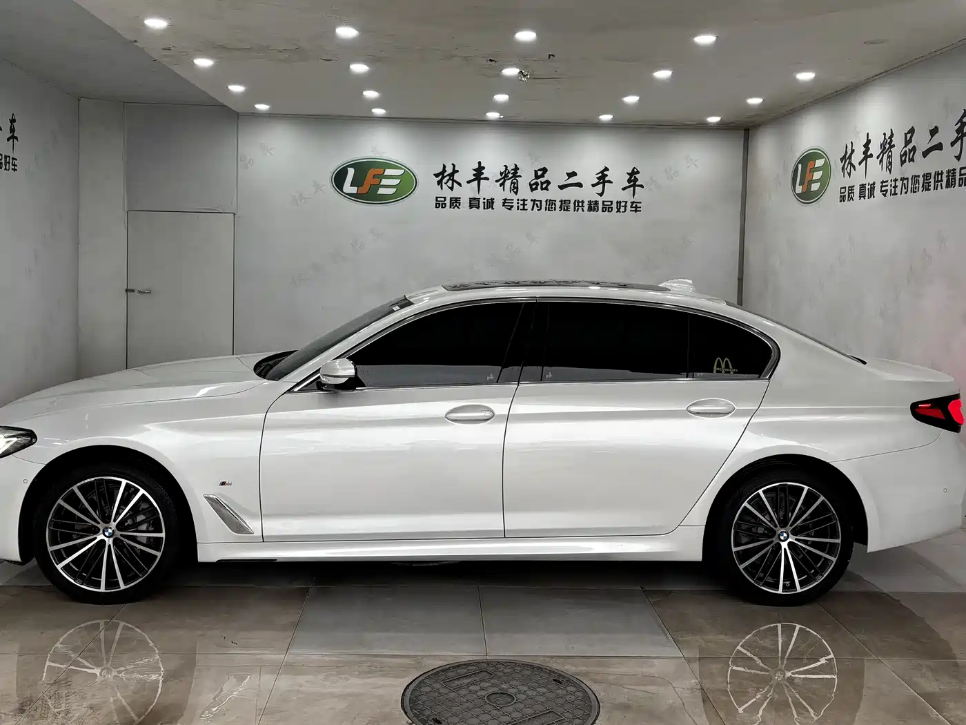 BMW 5 Series 2023 530Li Leading M Sport Package фото 4