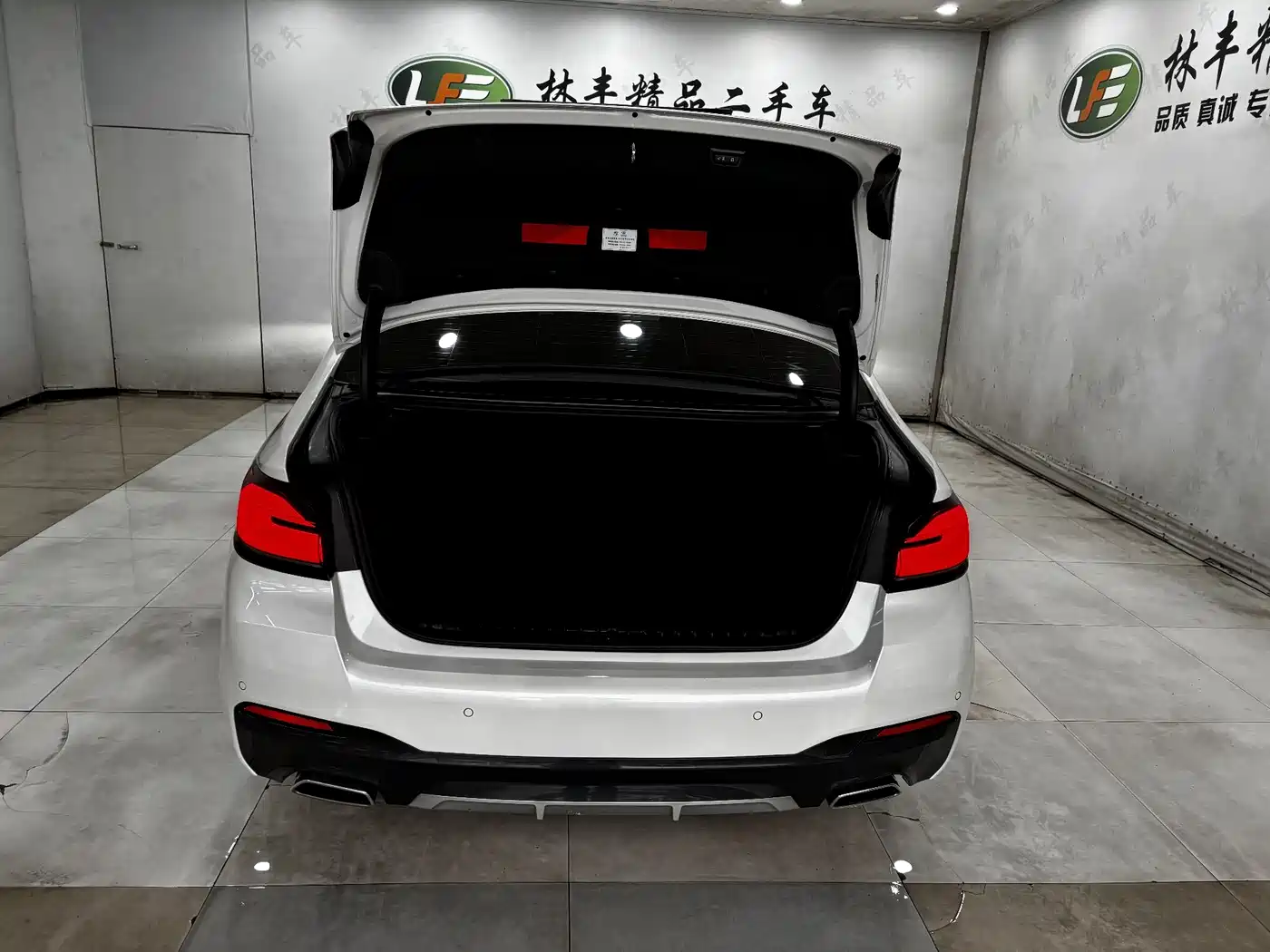 BMW 5 Series 2023 530Li Leading M Sport Package фото 27