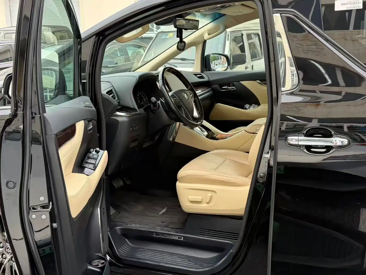 Toyota Alphard 2021 Hybrid 2.5L Luxury фото 4