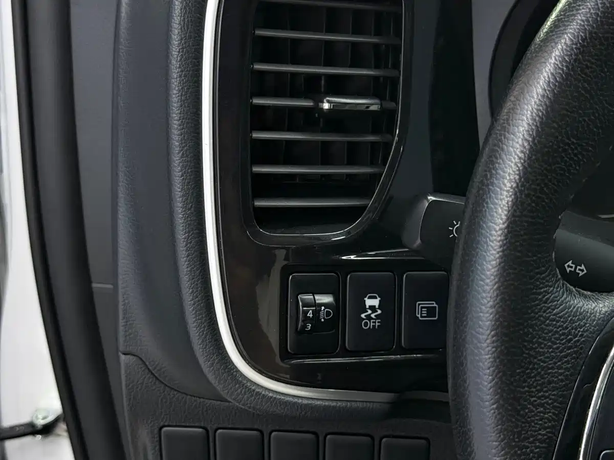 Mitsubishi Outlander 2021 Facelift 2.0L 2WD Premium Edition 7-Seater фото 13