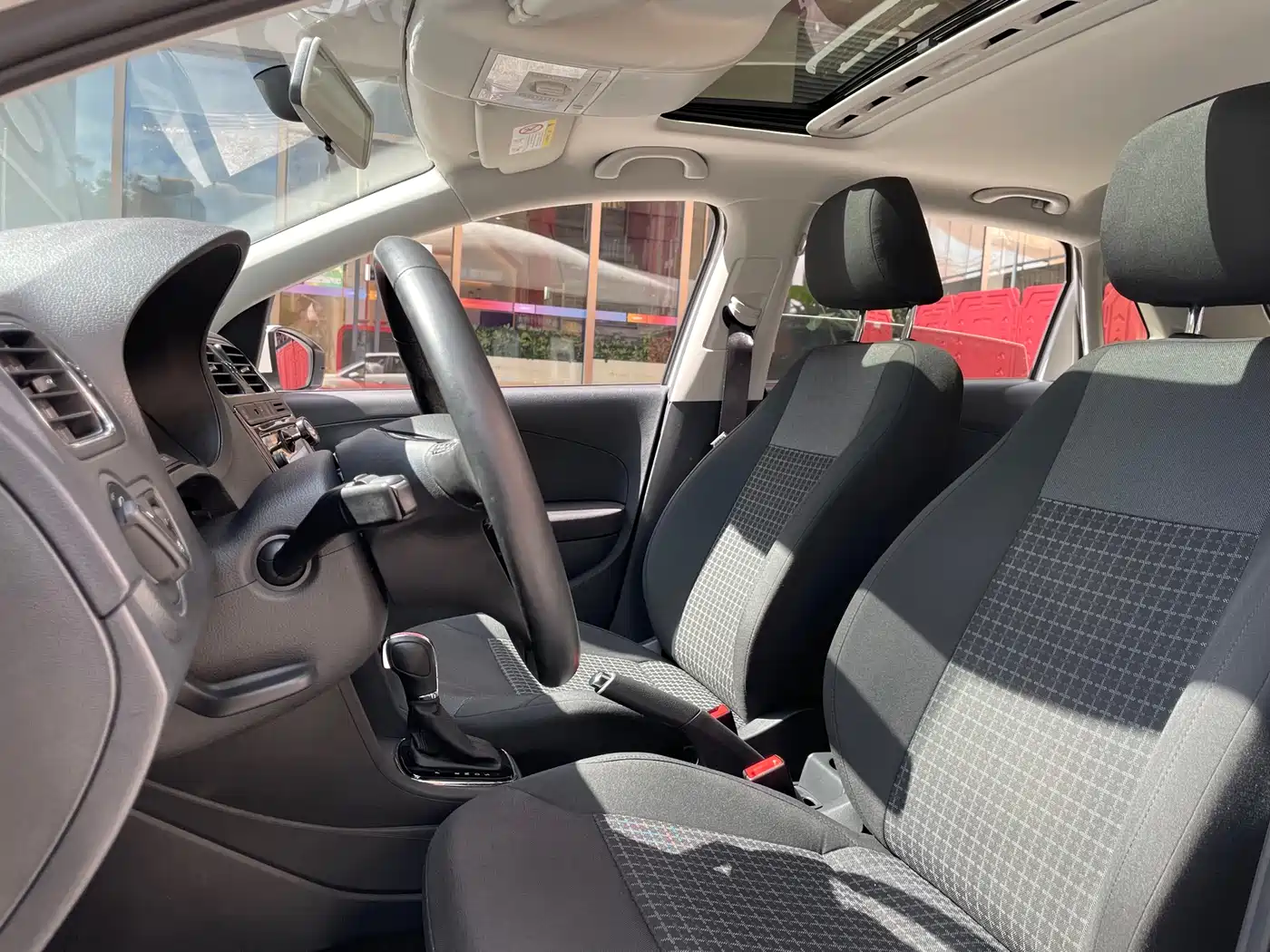 Volkswagen Polo 2018 1.5L Auto Comfort фото 12