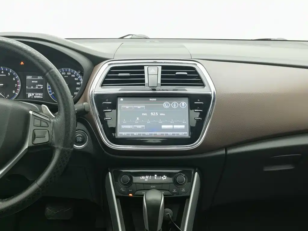 Suzuki Xiaotu 2018 2017 1.6L CVT 2WD Urban Progressive Edition