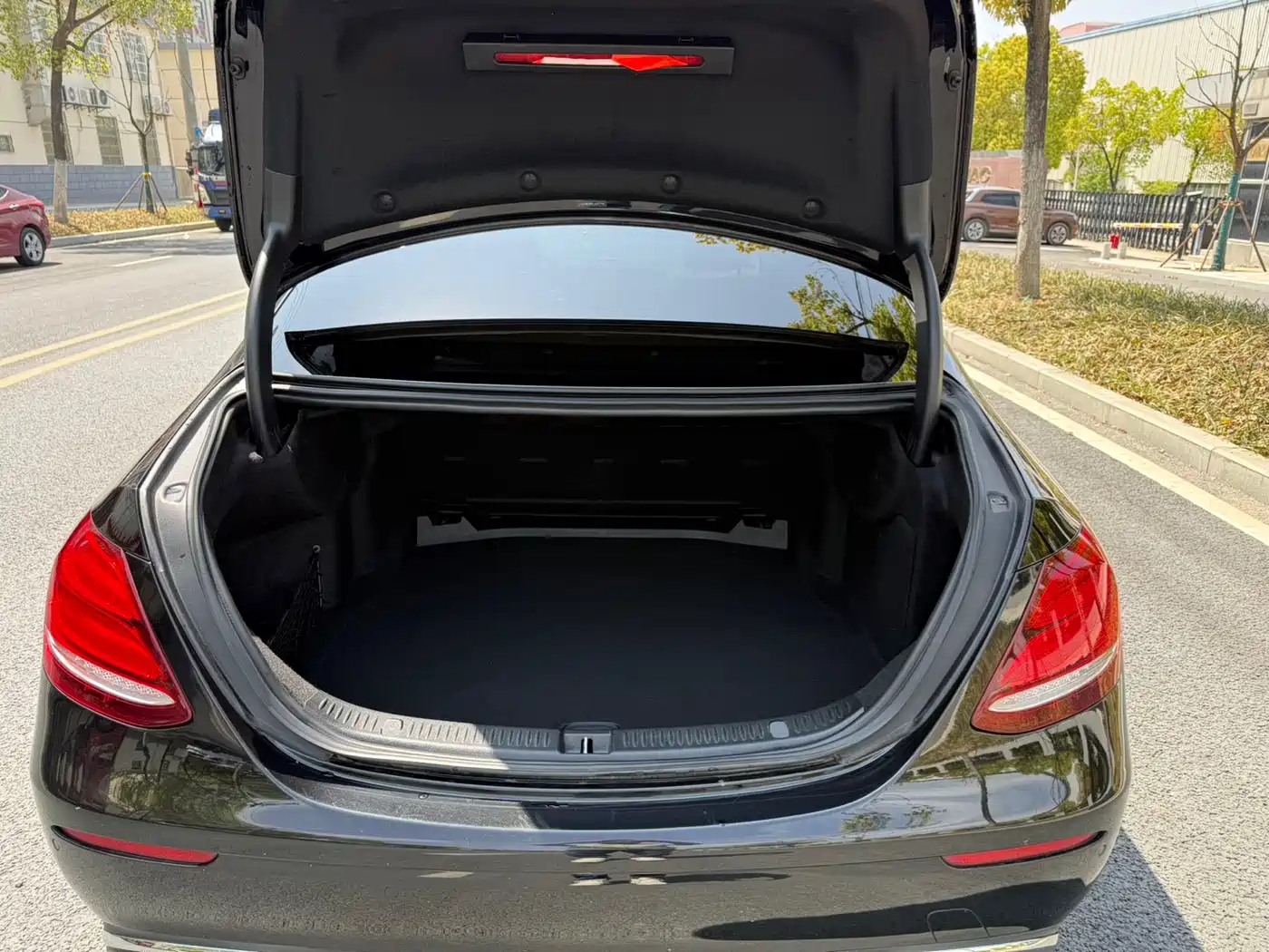 Mercedes-Benz E-Class 2020 E 300 L Luxury Model фото 8