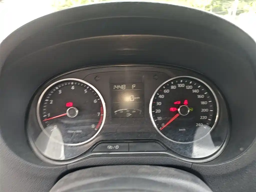 Volkswagen Polo 2014 1.6L Automatic Comfort Edition фото 4