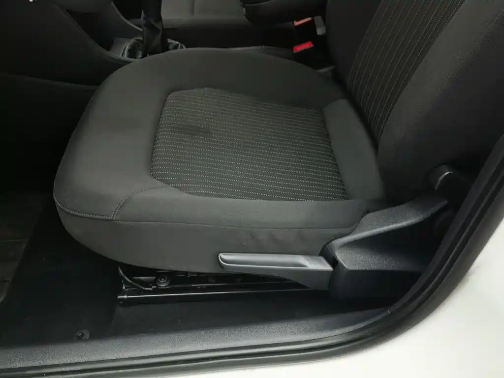 Photo 20 - Volkswagen Jetta