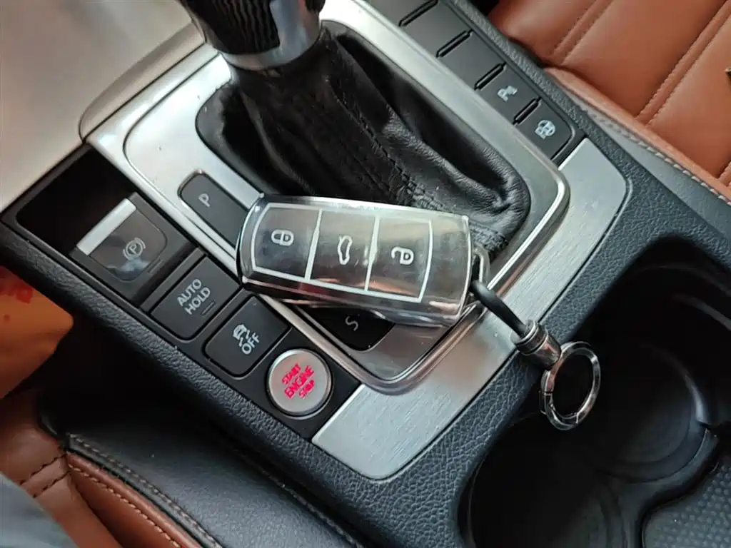 Volkswagen FAW-Volkswagen CC 2016 Model 1.8TSI Luxury фото 9