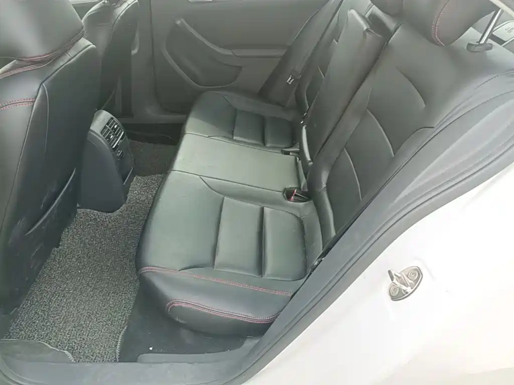 Volkswagen Sagitar 2014 Facelift 1.6L Automatic Leading Version фото 17