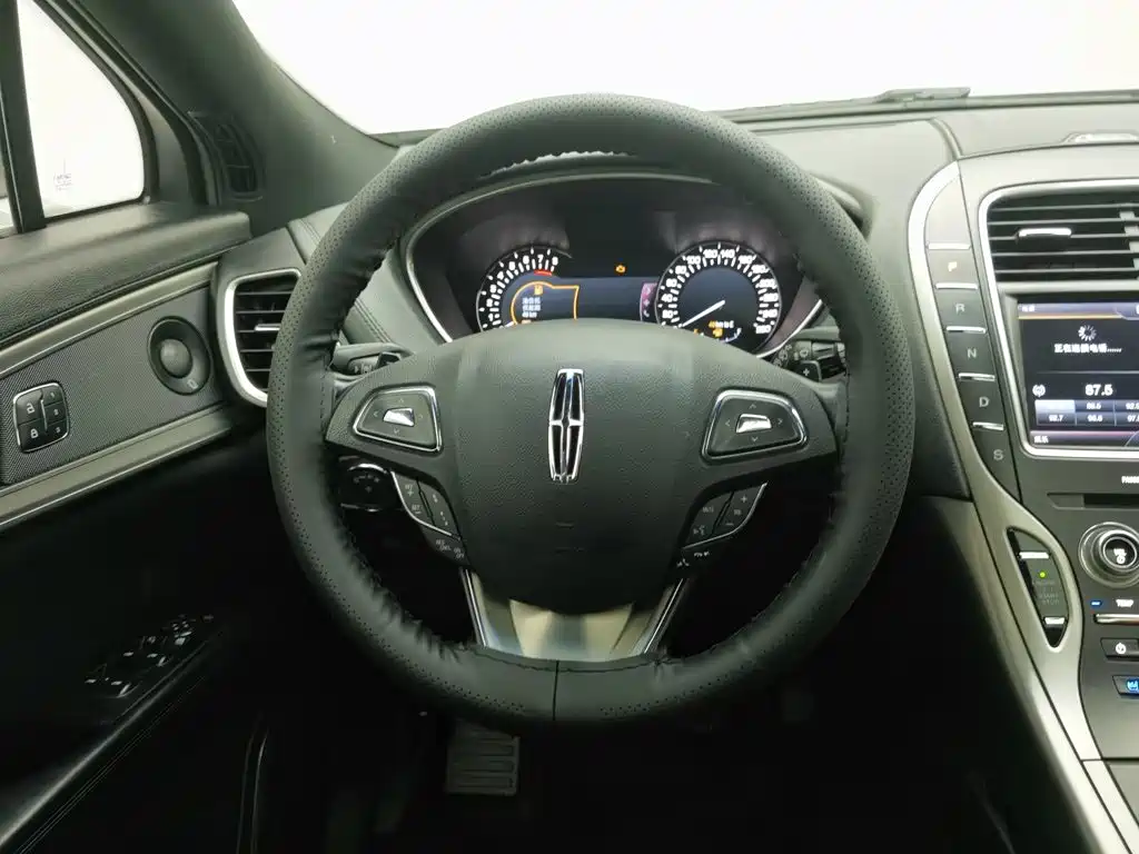 Photo 11 - Lincoln MKX