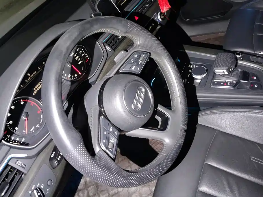 Фото 15 - Audi A4L