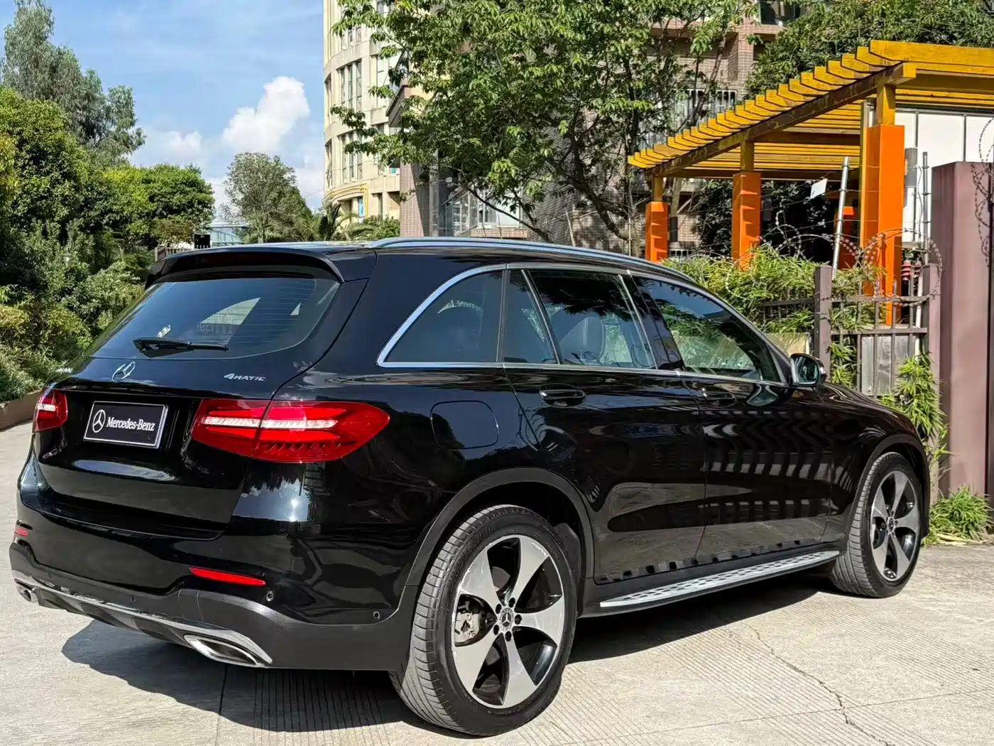 Mercedes-Benz GLC 2018 GLC 300 4MATIC Dynamic фото 4