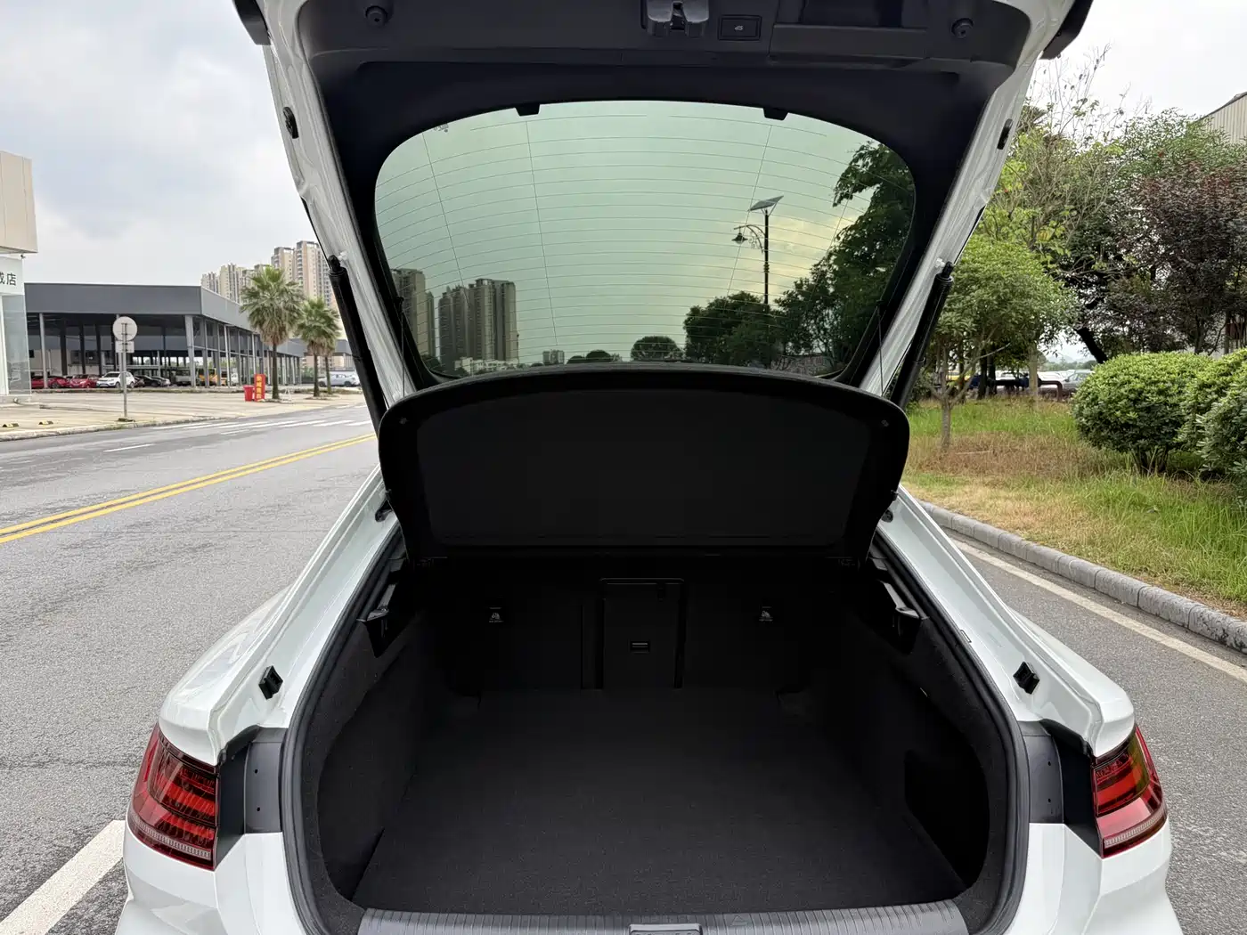 Volkswagen FAW-Volkswagen CC 2023 380TSI Eye-catching Edition фото 17
