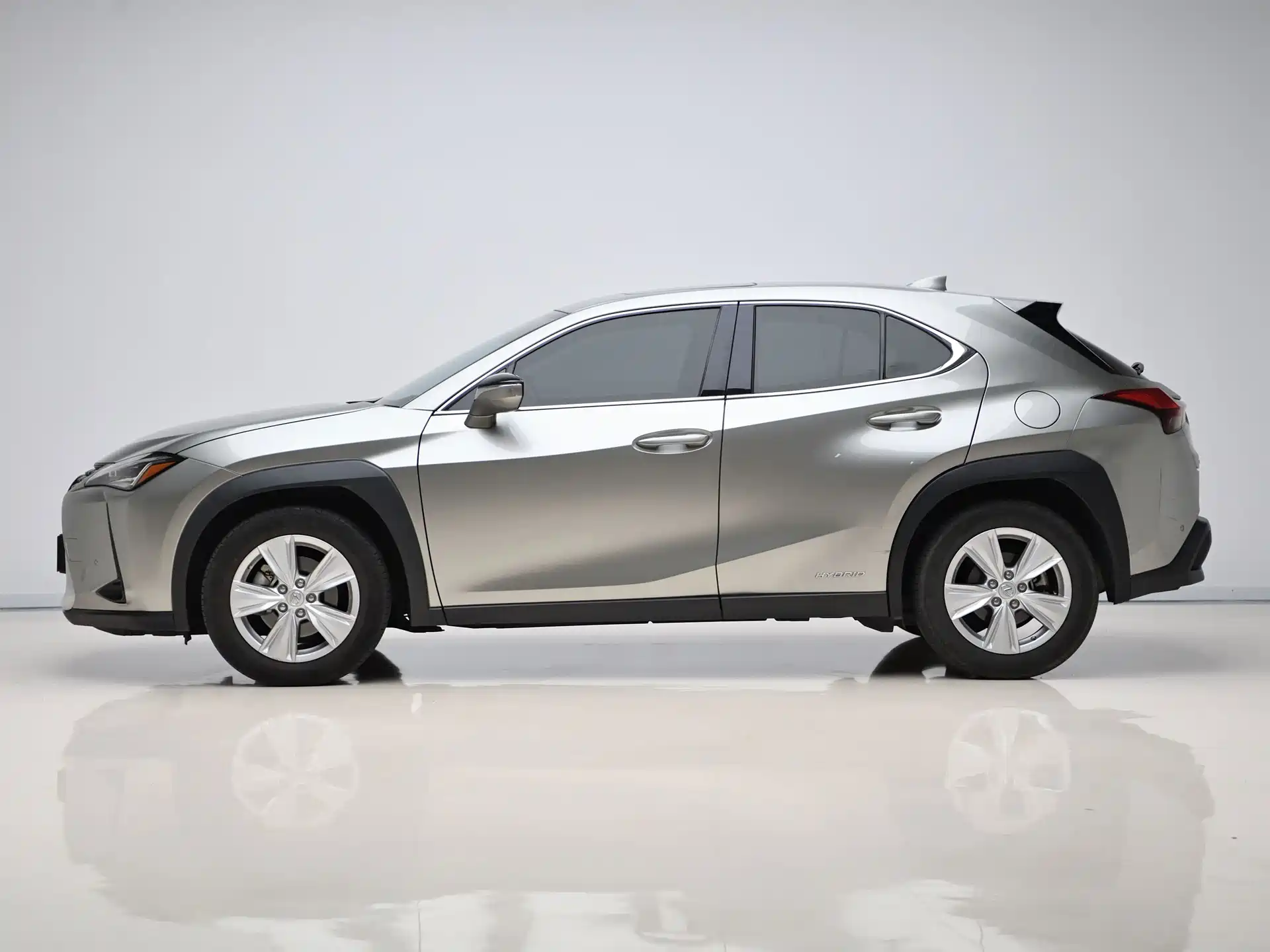 Фото 7 - Lexus UX