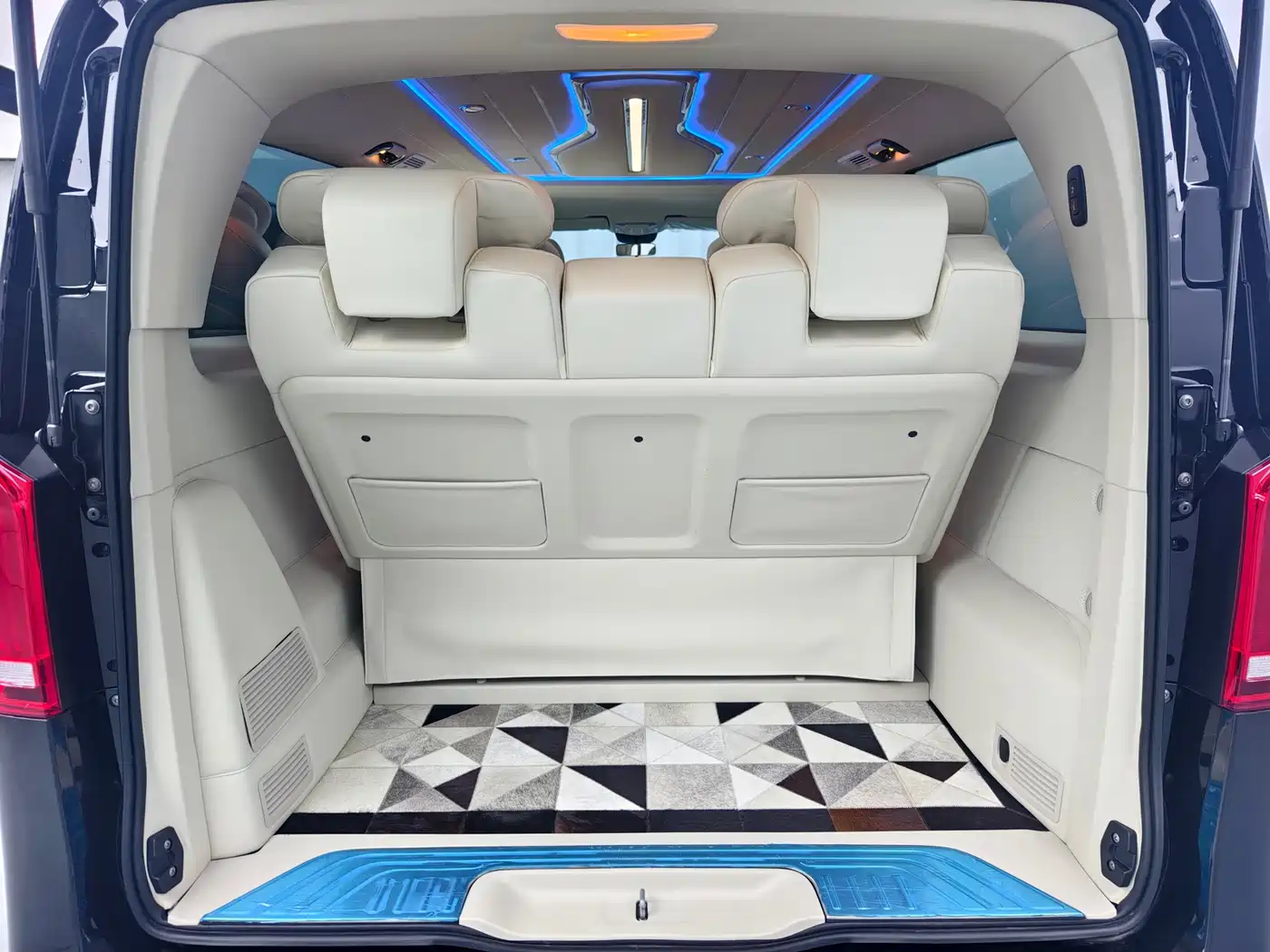 Mercedes-Benz Vito 2021 2.0T Business Edition 7-seater фото 25
