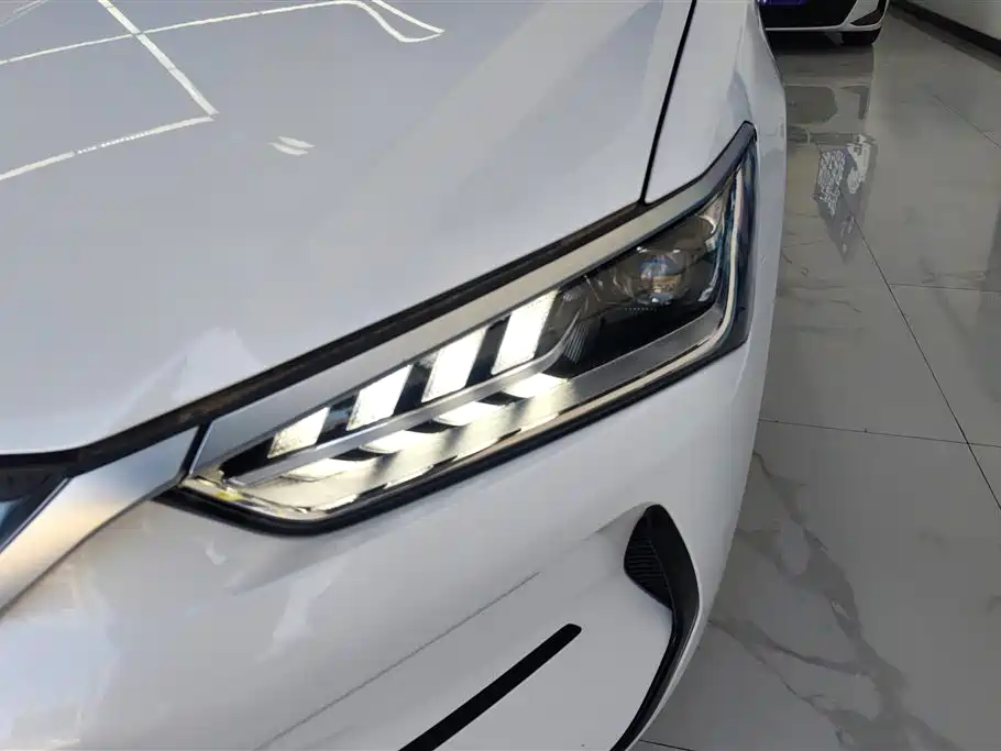 BYD Qin PLUS 2024 Glory Edition EV 420KM Leading фото 5