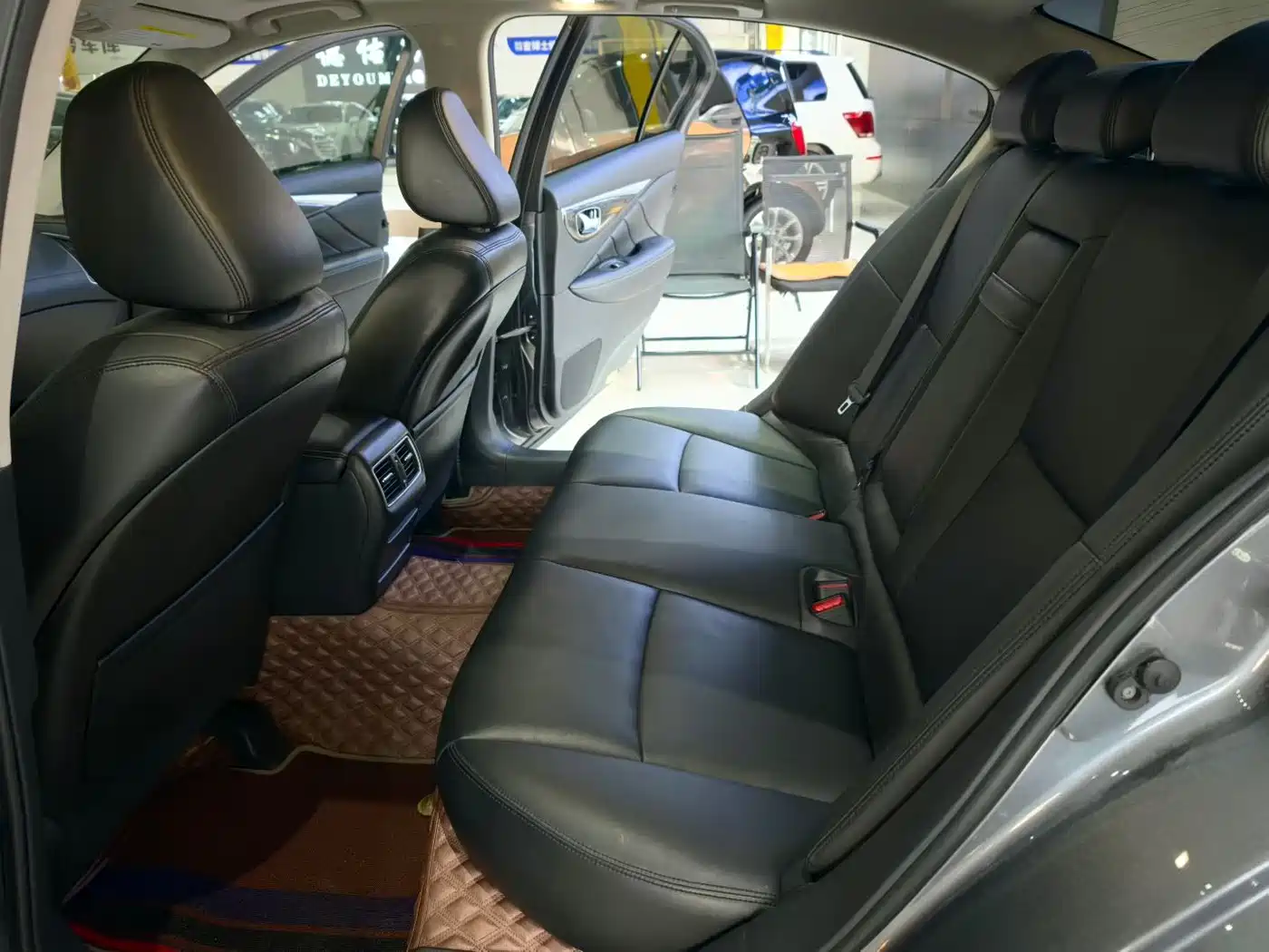 Фото 9 - Infiniti Q50L