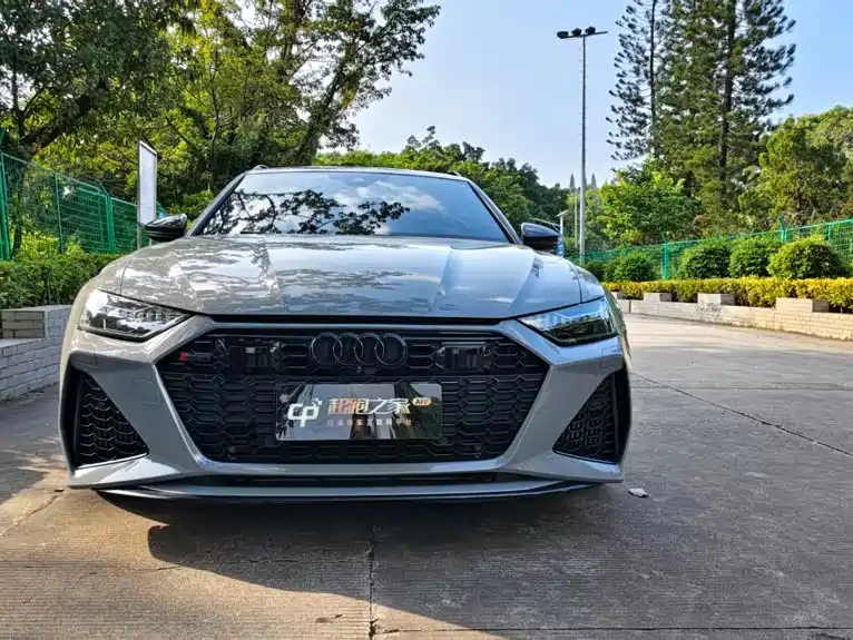 Photo 2 - Audi RS 6