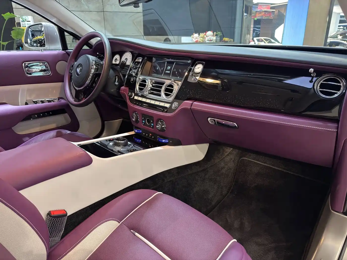 ROLLS-ROYCE PHANTOM
