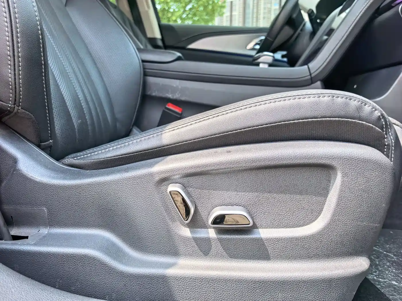 Hongqi H5 2023 2.0T Auto Smart Connect Flag Comfort фото 37