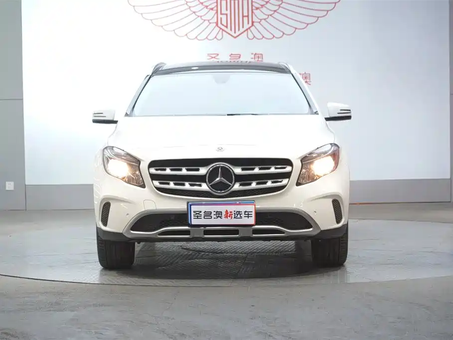 Mercedes-Benz GLA 2018 GLA 200 Dynamic фото 2