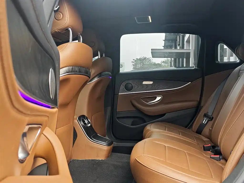 Mercedes-Benz E-Class New Energy 2023 E 350 e L Plug-in Hybrid Sport Sedan фото 7
