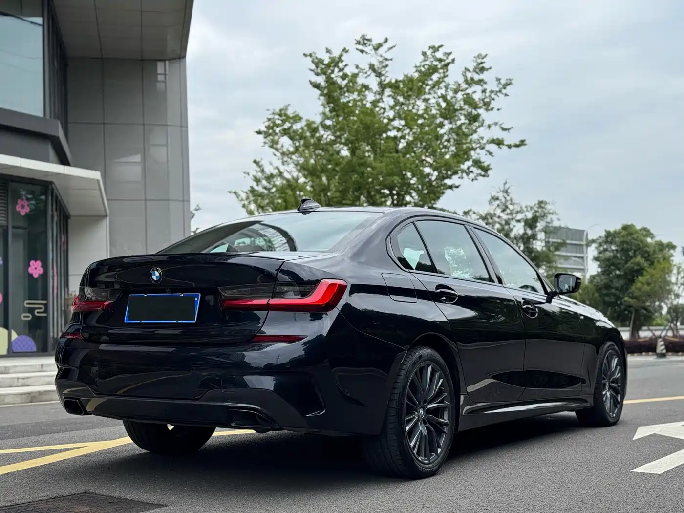 BMW 3 Series 2022 325Li M Sport Shadow Edition фото 11