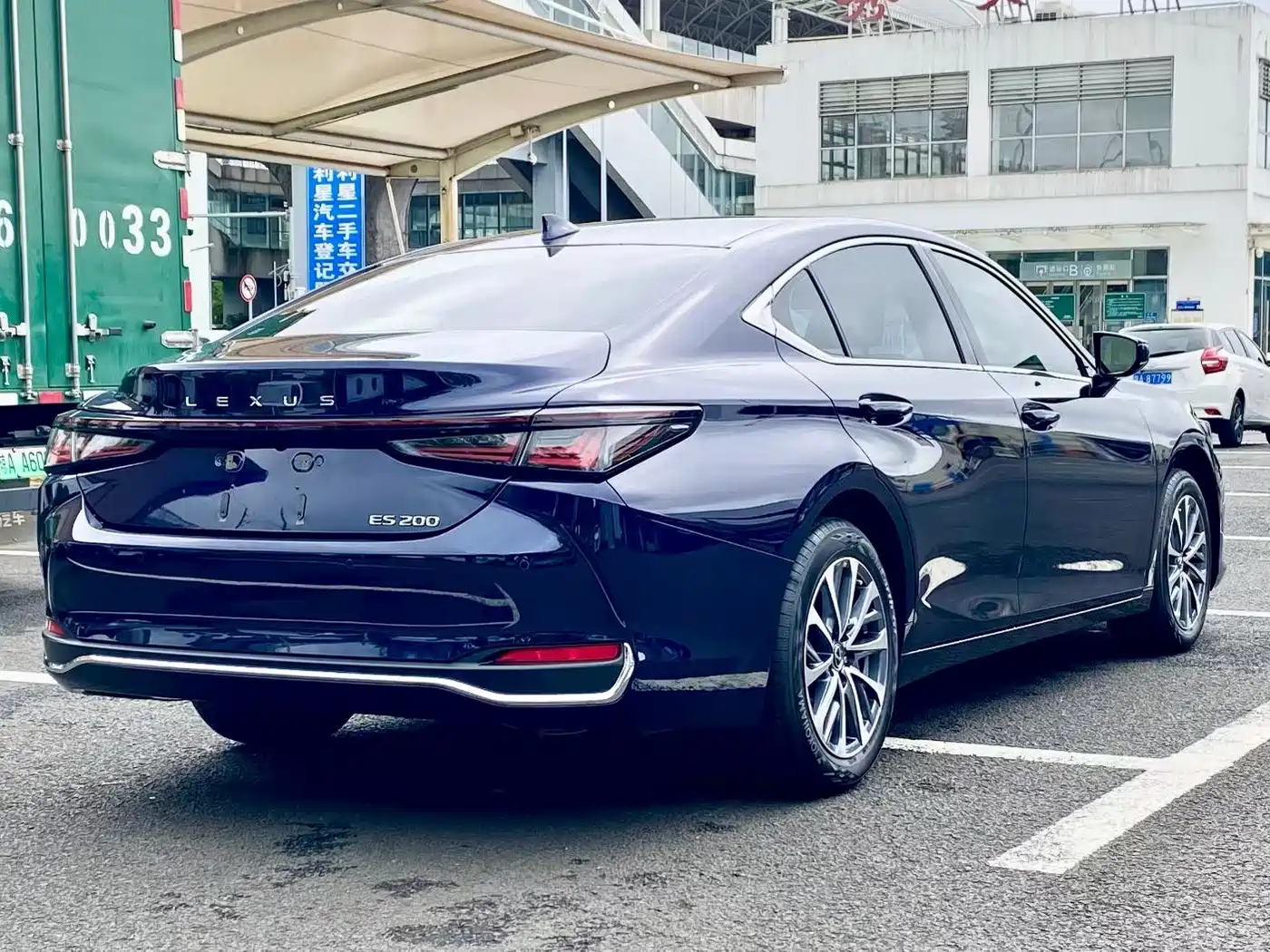 Lexus ES 2025 200 Ultimate Edition фото 6
