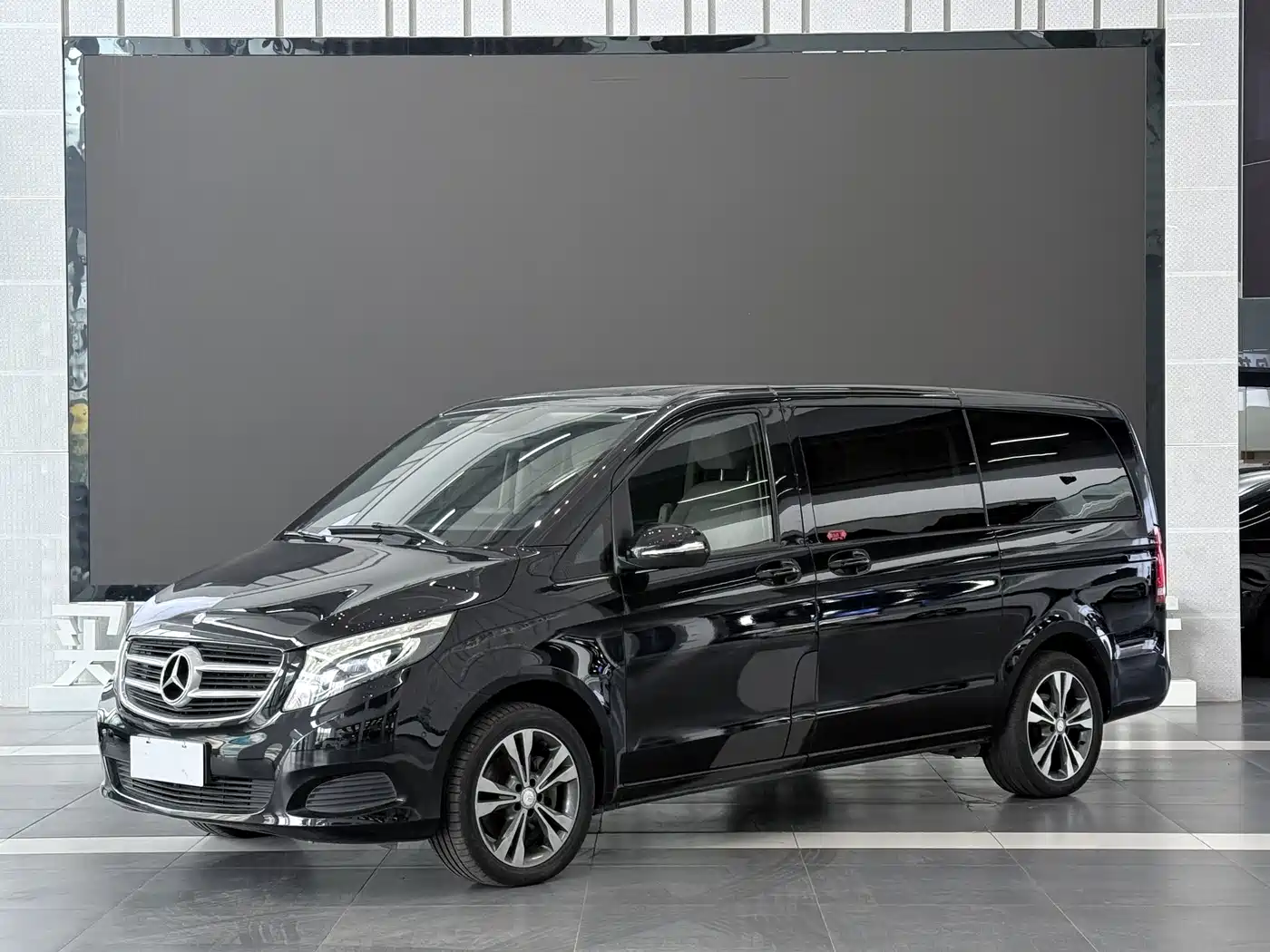 Mercedes-Benz V-Class 2017 2016 V 260 Navigator