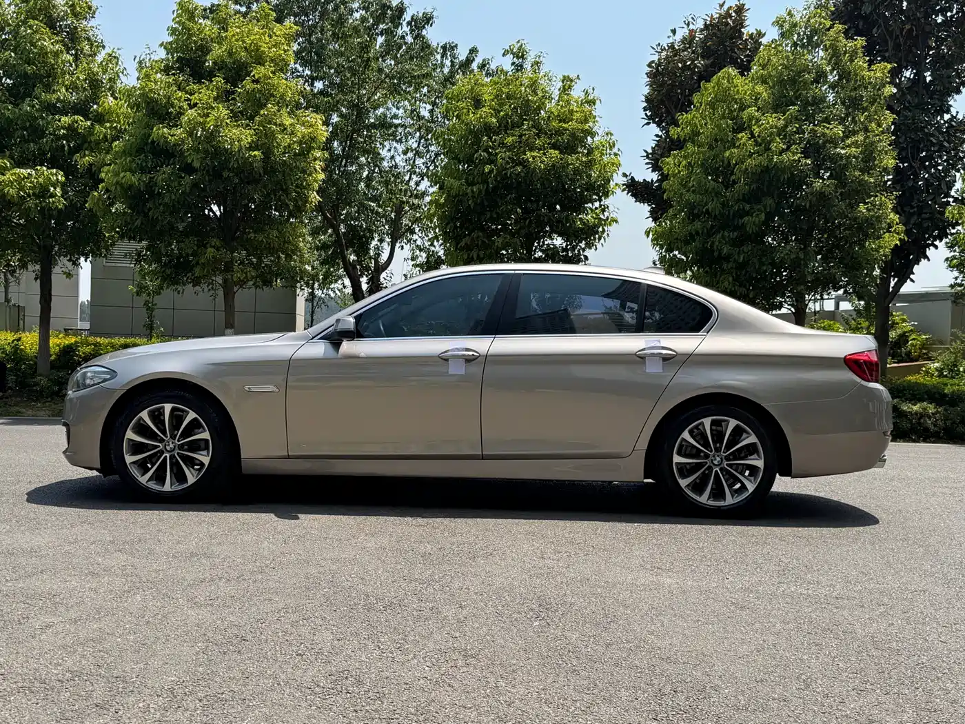 BMW 5 Series 2017 525Li Leading Edition фото 9