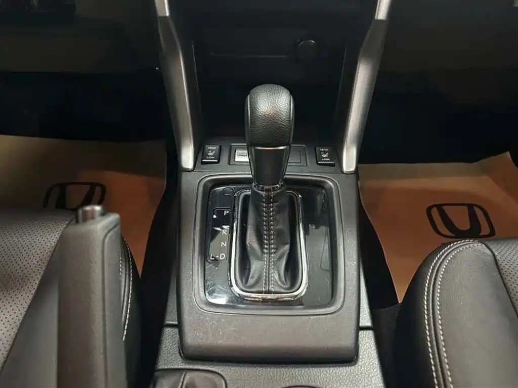 Subaru Forester 2013 2.5i Automatic Luxury Edition фото 16