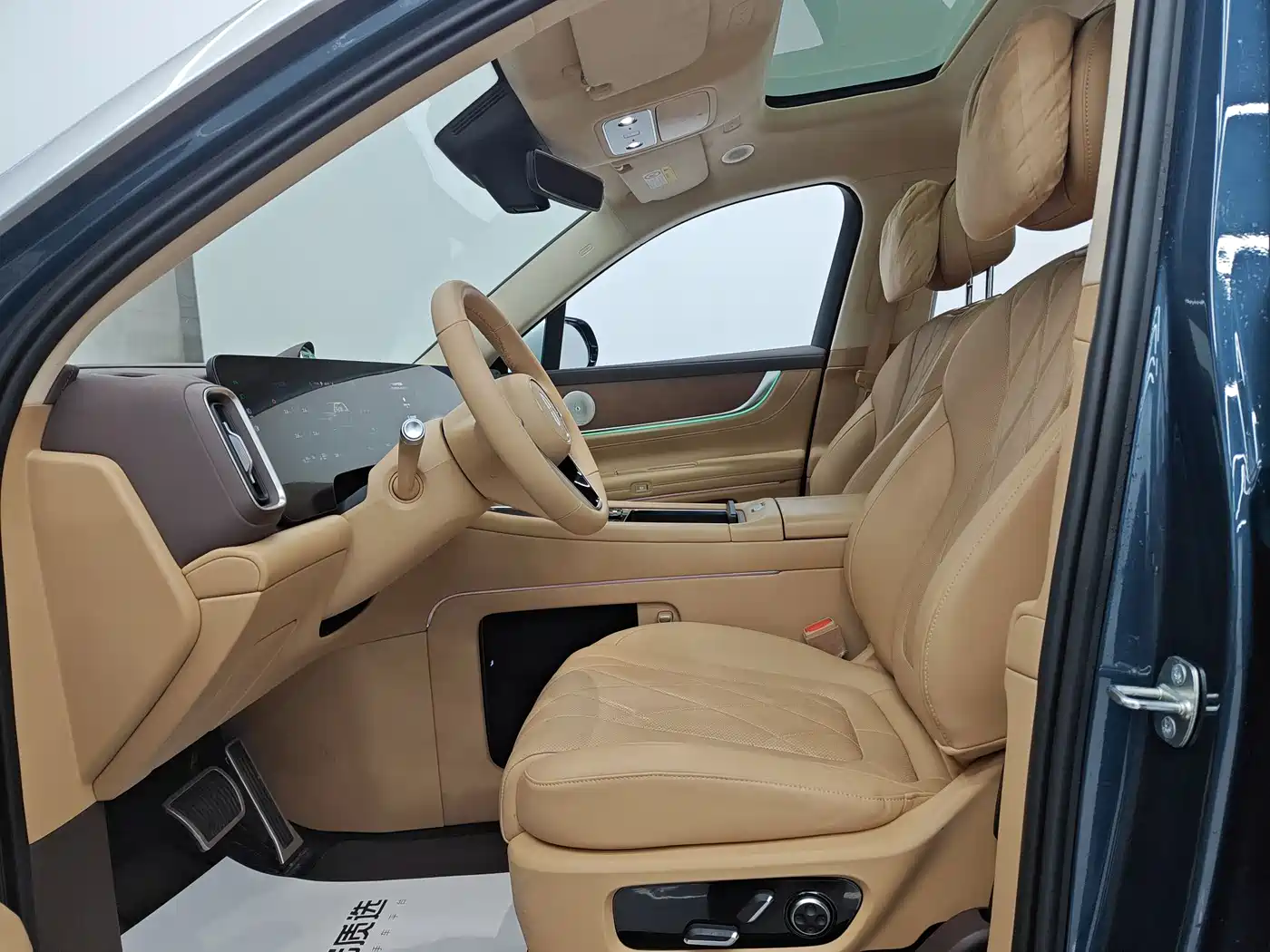 AITO Wenjie AITO M9 2024 Model Extended Range Ultra Edition 52kWh 5-Seater фото 7