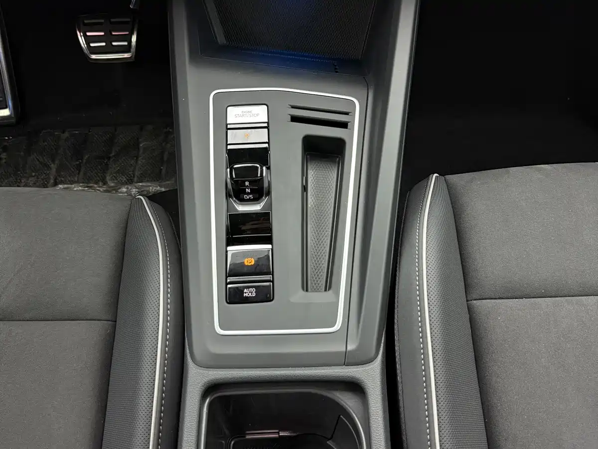 Volkswagen Golf 2024 2023 280TSI DSG R-Line Lite