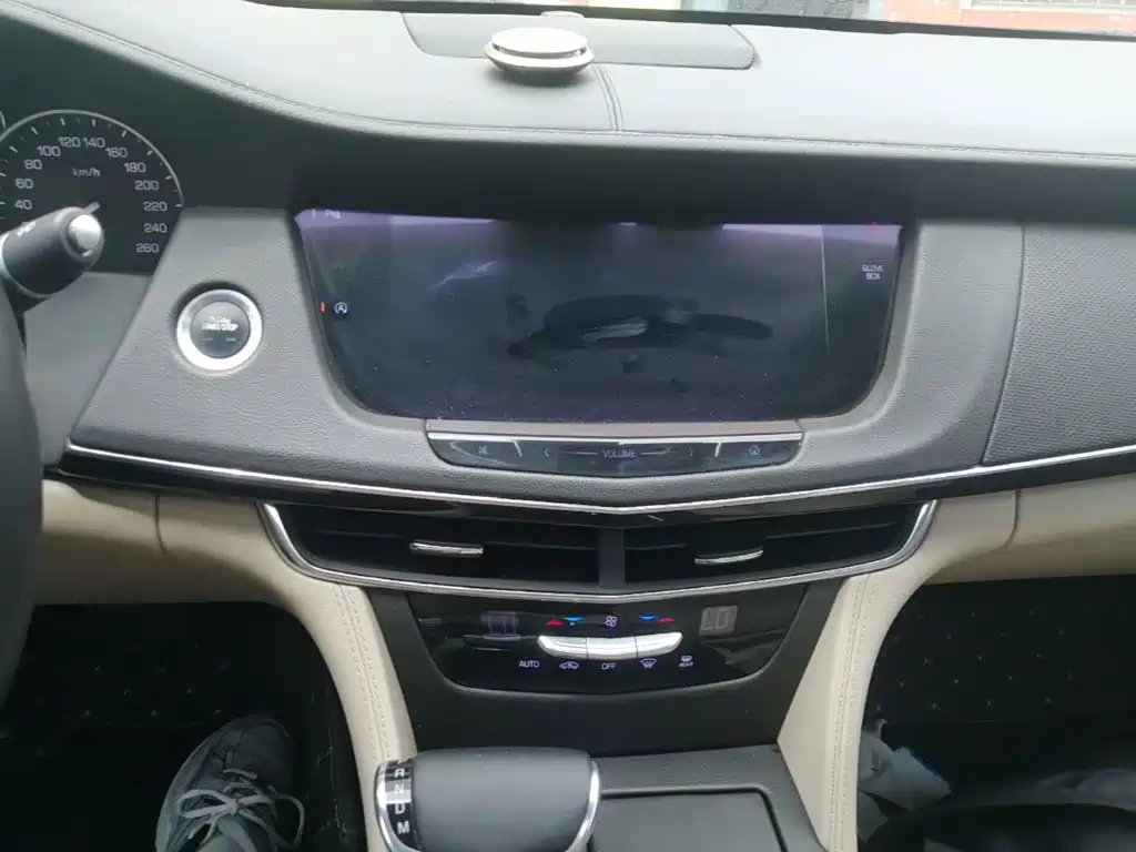 Фото 9 - Cadillac CT6