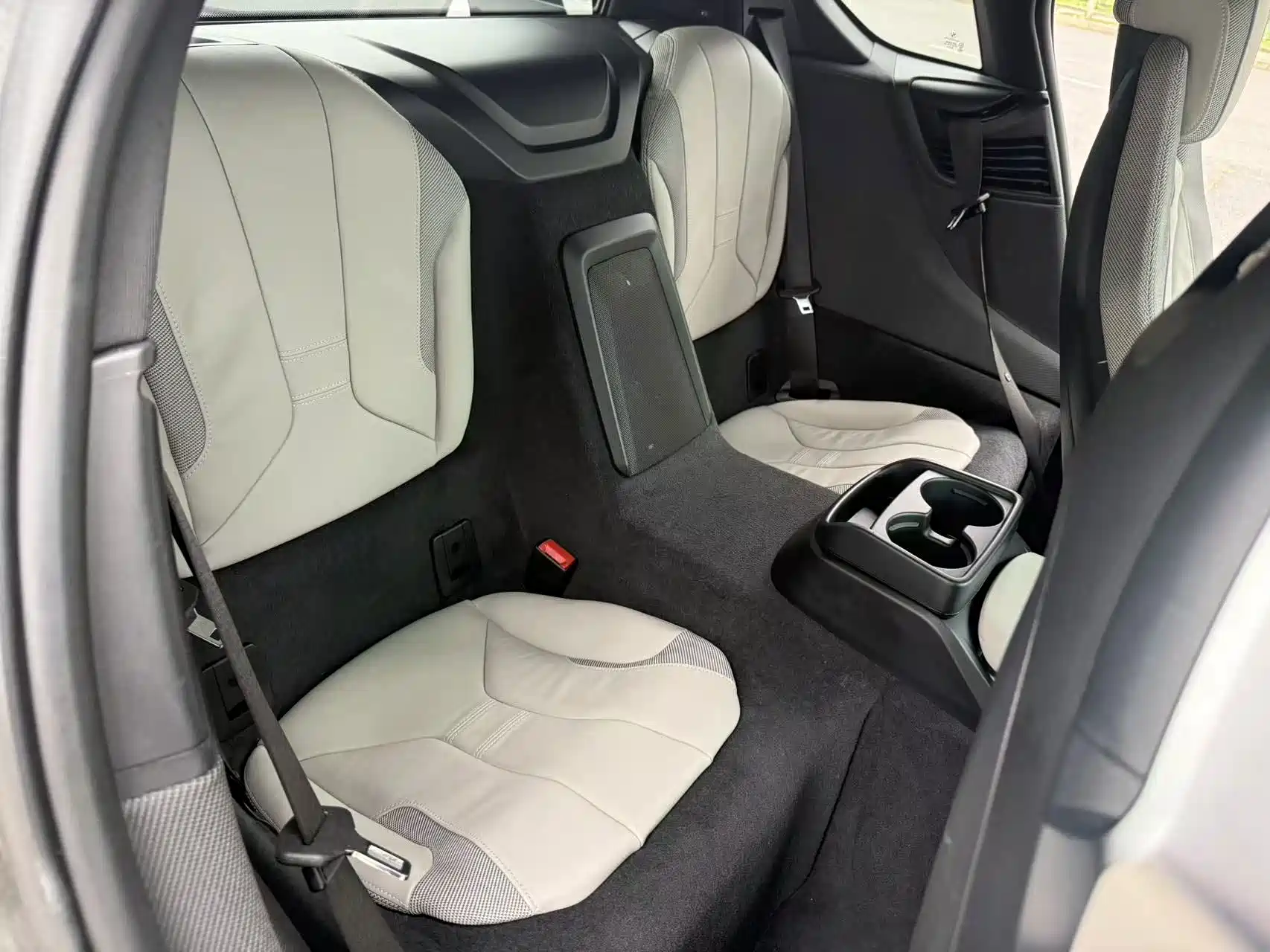 Photo 28 - BMW i8