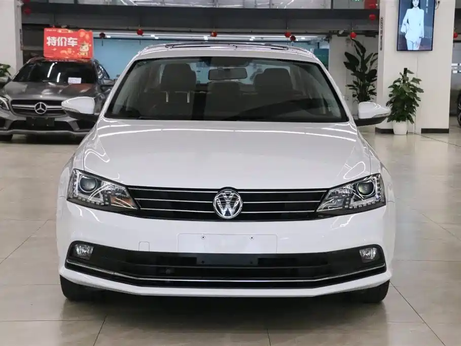 Volkswagen Sagitar 2015 230TSI Automatic Comfort фото 2