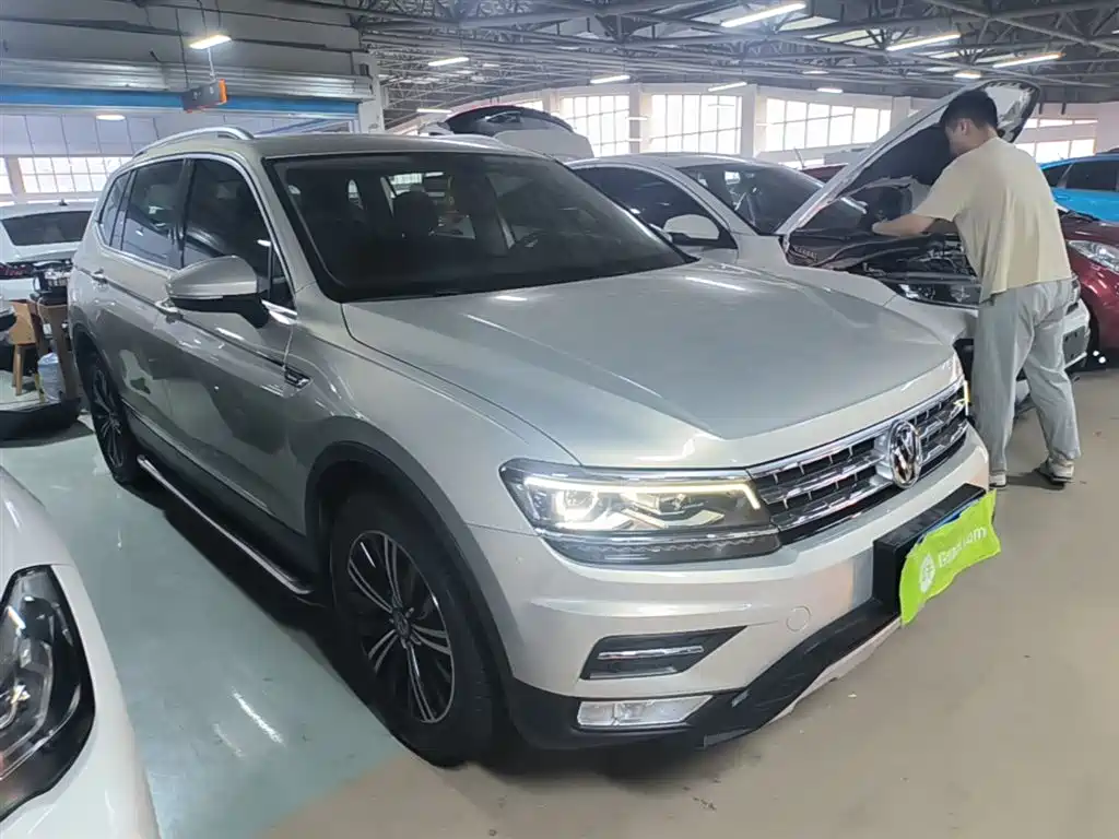 Volkswagen Tiguan L 2018 380TSI Automatic AWD Luxury Edition фото 4