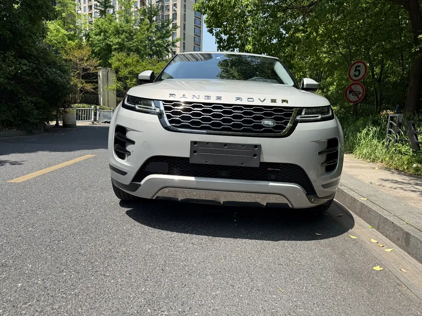 Land Rover Range Rover Evoque 2023 Range Rover Evoque L 249PS Luxury Edition фото 3