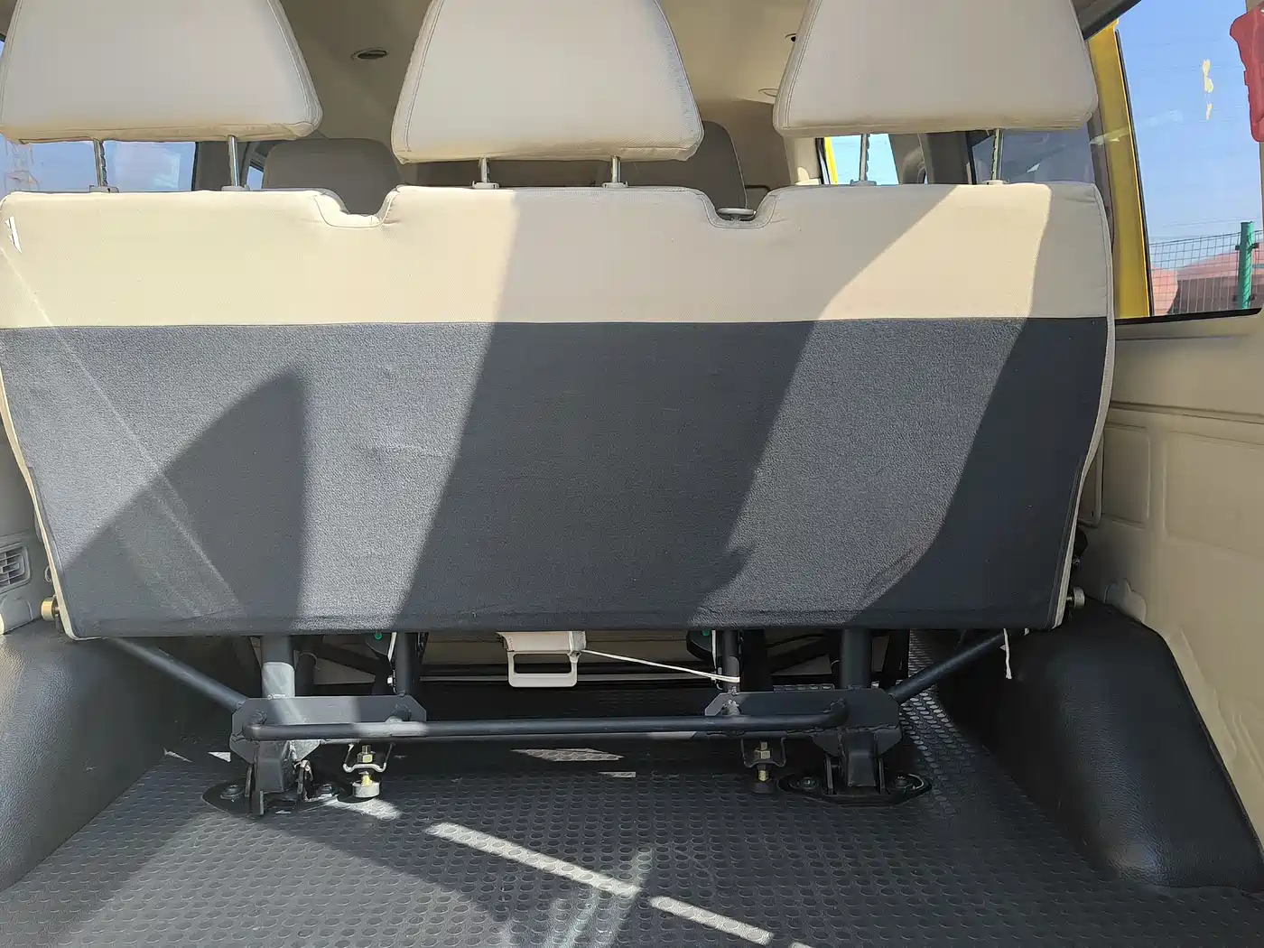Ford New Generation Transit 2018 2019 Model 2.2T Luxury Long Wheelbase Medium Roof 10-seater China VI