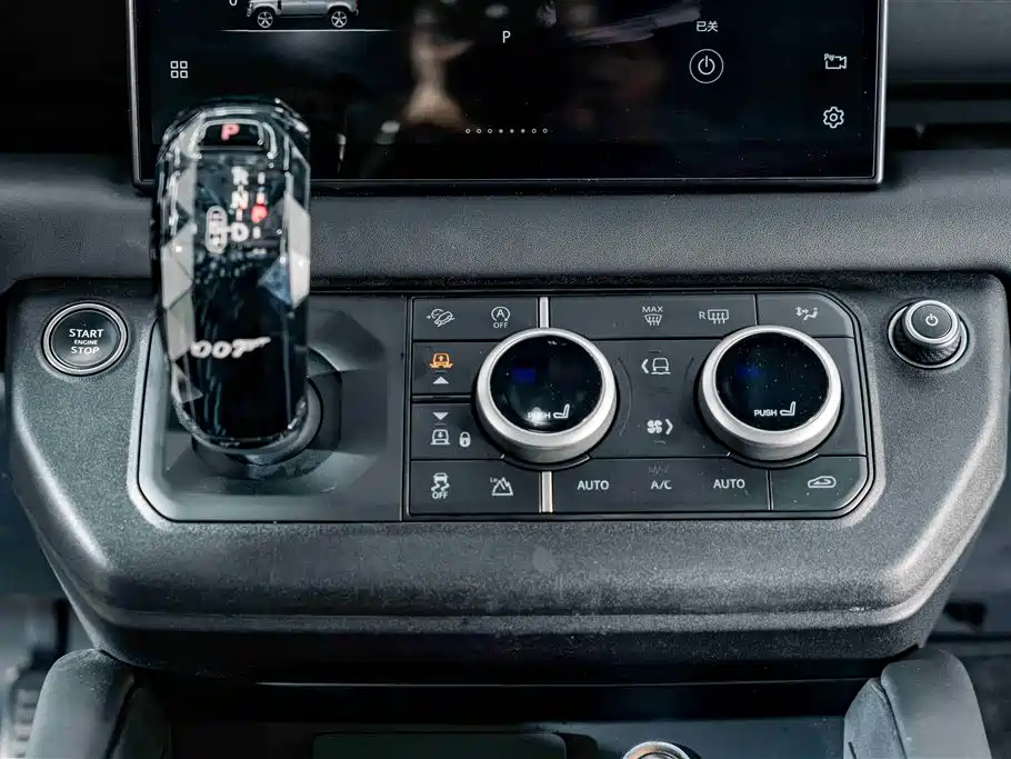 Photo 14 - Land Rover Defender