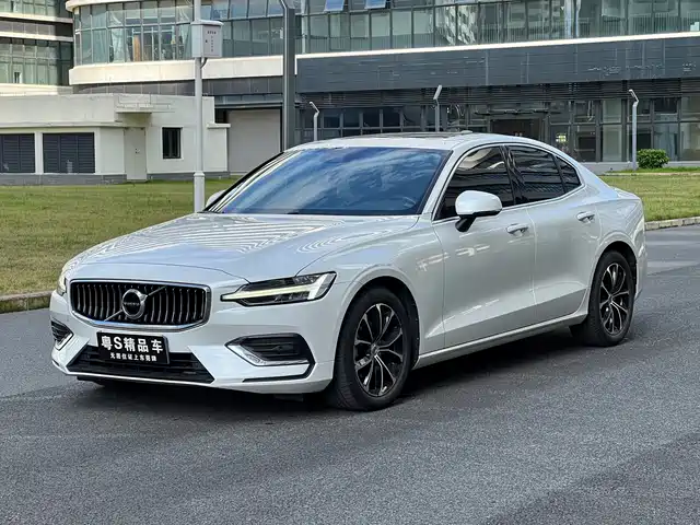 Volvo Volvo S60 2022 B4 Smart Comfort Luxury Edition