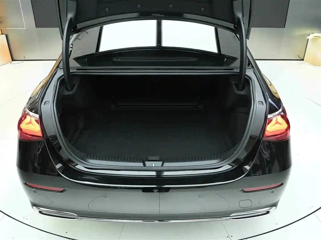 Mercedes-Benz E-Class 2025 E 300 L Fashion фото 24