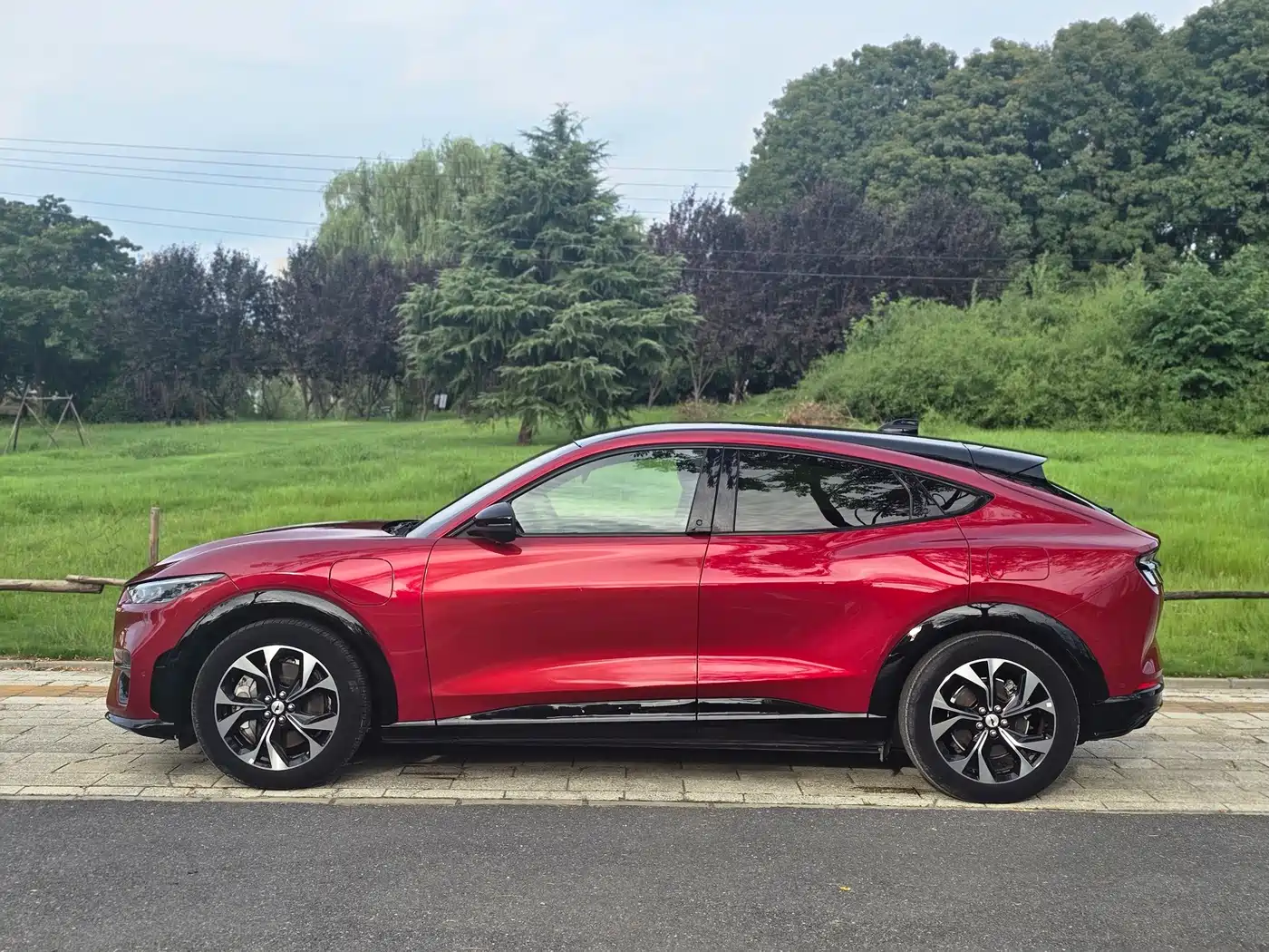 Ford Mustang Mach-E 2022 2021 Boundless RWD Luxury (Long Range)