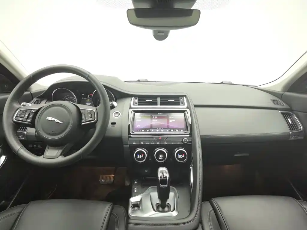 Фото 5 - Jaguar E-PACE