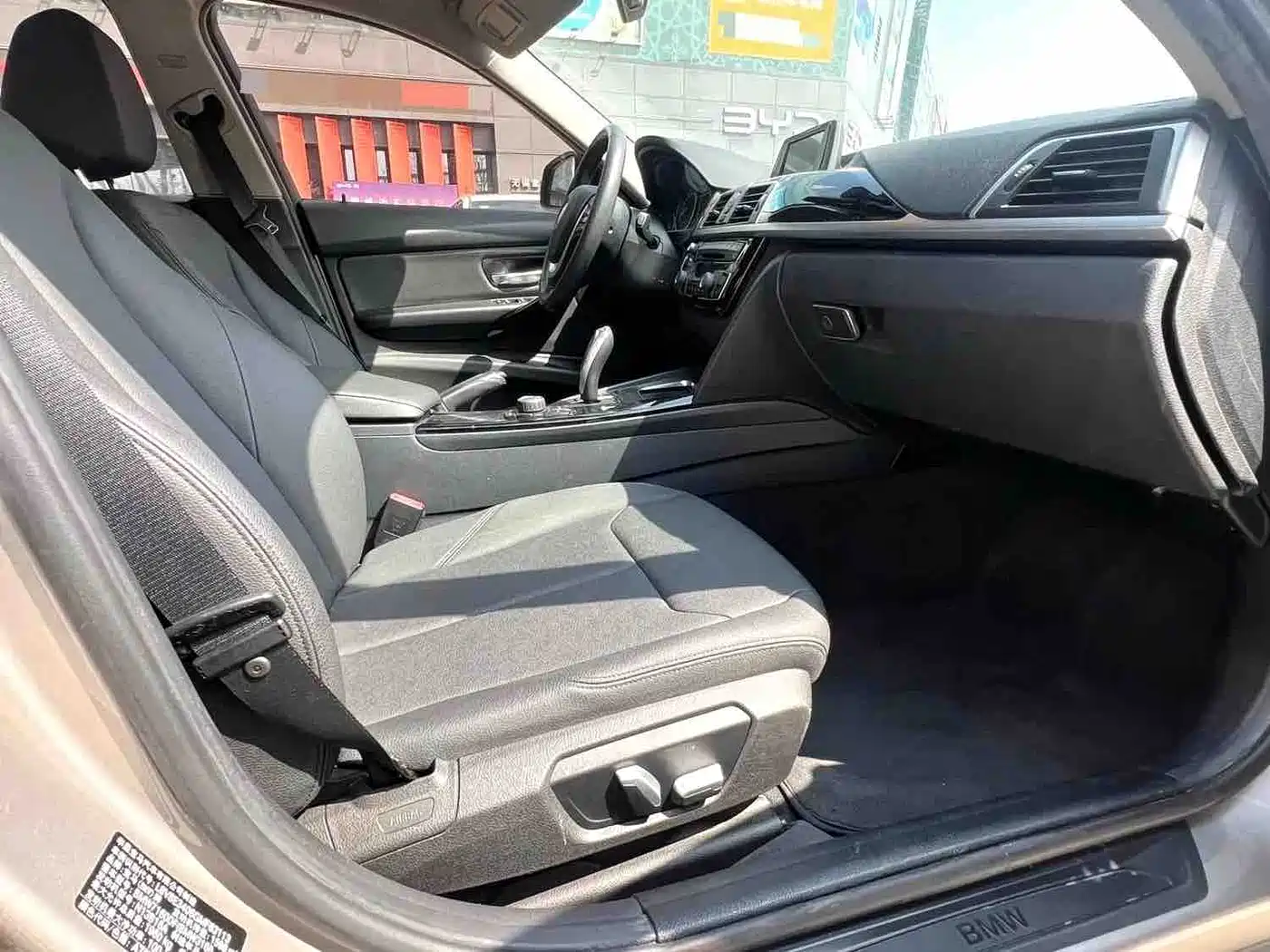 Photo 5 - BMW 3 Series