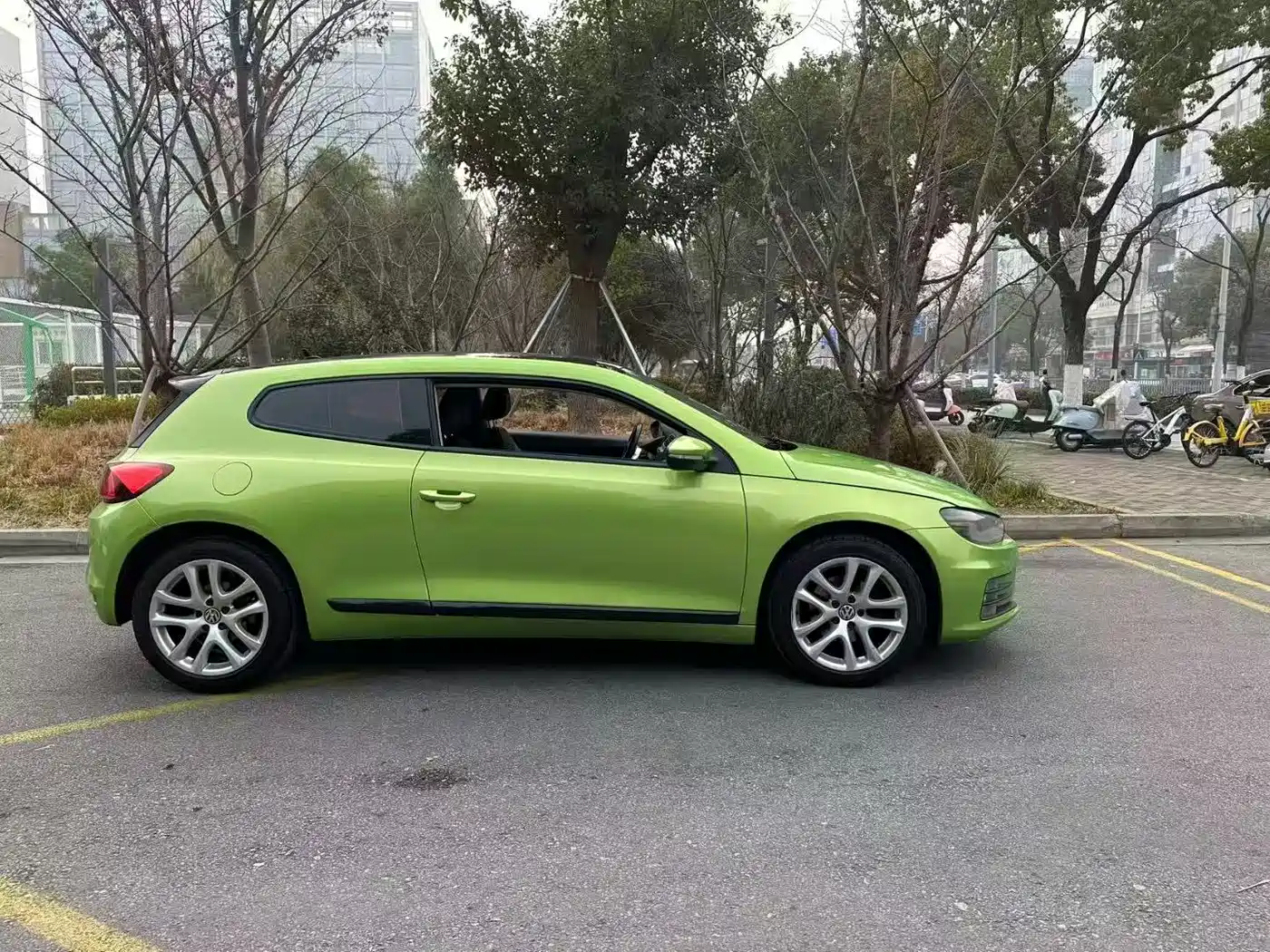Volkswagen Scirocco 2015 1.4TSI Trend Edition фото 2